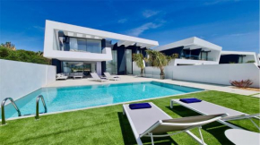 OneSixOne-Cleverdetails, Luxury villa, Sleeps 8 adults 2 children, Private pool and Jacuzzi